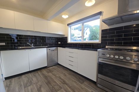 Photo of property in 13 Westhaven Drive, Tawa, Wellington, 5028