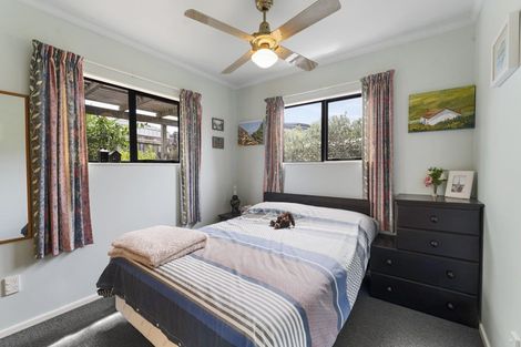 Photo of property in 33 Rutherford Drive, Waikanae Beach, Waikanae, 5036