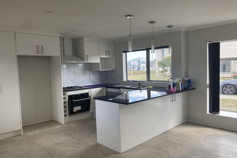 Photo of property in 13 Matata Drive, Takanini, 2112