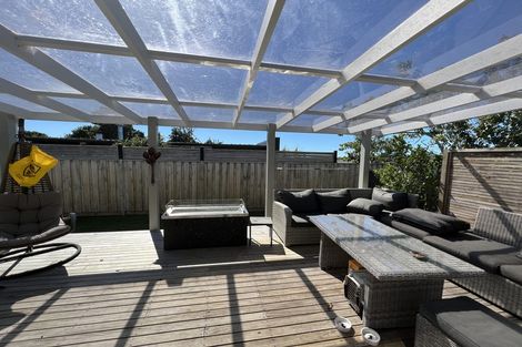 Photo of property in 7 Booralee Avenue, Botany Downs, Auckland, 2010