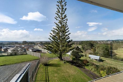 Photo of property in 16 Babich Road, Henderson Valley, Auckland, 0614