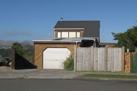 Photo of property in 32 Inlet View, Titahi Bay, Porirua, 5022