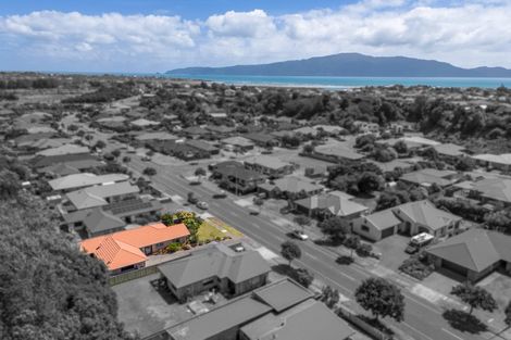 Photo of property in 106 Weggery Drive, Waikanae Beach, Waikanae, 5036