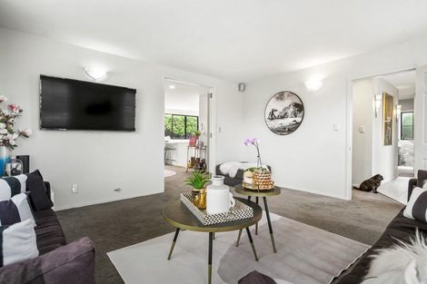 Photo of property in 4 Opal Close, Rosedale, Auckland, 0632