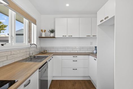 Photo of property in 2/64 Roberta Drive, Somerfield, Christchurch, 8024