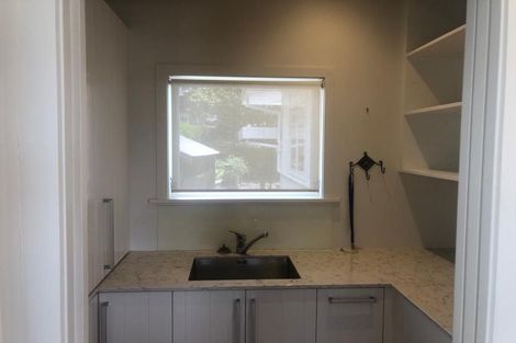 Photo of property in 46a Hinemoa Street, Birkenhead, Auckland, 0626