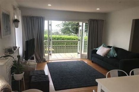 Photo of property in 1/40 Pupuke Road, Takapuna, Auckland, 0622