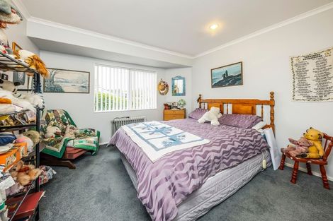 Photo of property in 20 Lothian Brae, Wattle Downs, Auckland, 2103