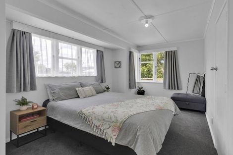 Photo of property in 1 Moule Place, Fairfield, Hamilton, 3214