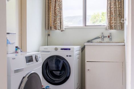 Photo of property in 18 Utauta Street, Waikanae, 5036