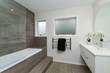 Photo of property in 35 Marnane Terrace, St Andrews, Hamilton, 3200