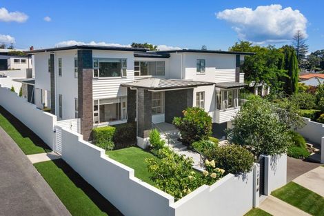 Photo of property in 6d Burford Place, Mellons Bay, Auckland, 2014