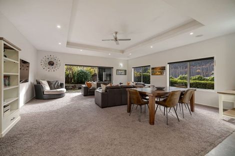 Photo of property in 2 Innes Place, Arrowtown, 9302