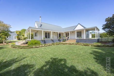 Photo of property in 11 Taupaki Road, Taupaki, 0782