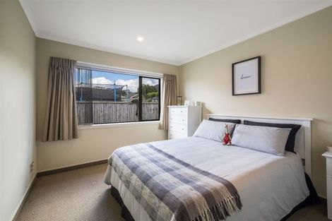 Photo of property in 6 Aotea Drive, Aotea, Porirua, 5024