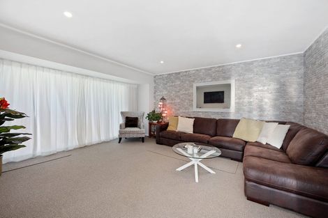 Photo of property in 1/252 Hibiscus Coast Highway, Orewa, 0931