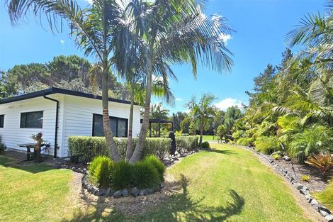 Photo of property in 807 Matarangi Drive, Matarangi, Whitianga, 3592