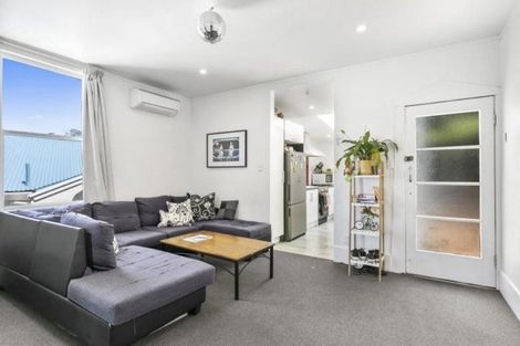 Photo of property in 112 Kelburn Parade, Kelburn, Wellington, 6012