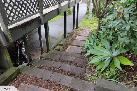 Photo of property in 1 Kayle Glen, West Harbour, Auckland, 0618