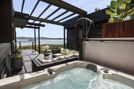 Photo of property in 11 Karaka Street, Eastbourne, Lower Hutt, 5013