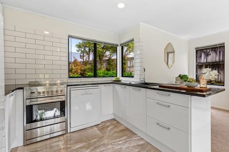 Photo of property in 2/10 Kells Place, Botany Downs, Auckland, 2010