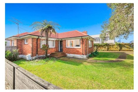 Photo of property in 133 Onewa Road, Northcote, Auckland, 0627
