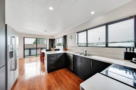 Photo of property in 25 Truby King Street, Merrilands, New Plymouth, 4312