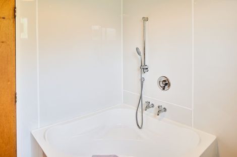 Photo of property in 2/345 Muritai Road, Eastbourne, Lower Hutt, 5013