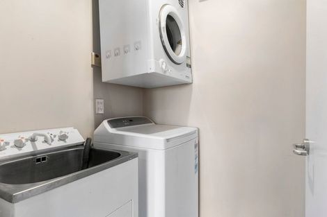 Photo of property in 2/93a Kelburn Parade, Kelburn, Wellington, 6012