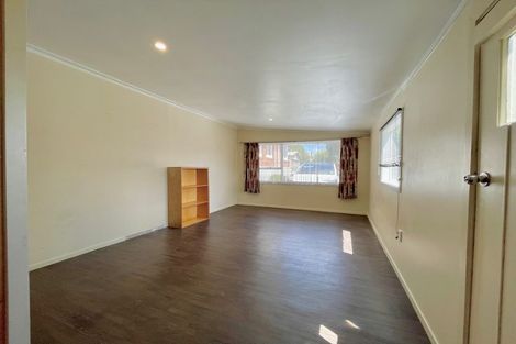 Photo of property in 11 Netherlands Avenue, Kelston, Auckland, 0602