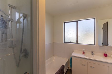 Photo of property in 7 Latham Stubbs Crescent, Waipawa, 4210