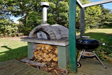 Photo of property in 198 Golf Road, Titirangi, Auckland, 0604