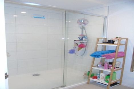 Photo of property in 19/9 Surrey Street, Tawa, Wellington, 5028