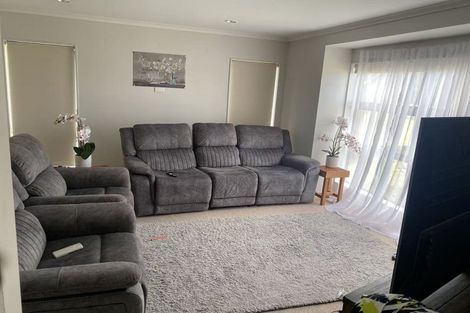 Photo of property in 51 Hadley Wood Drive, Wattle Downs, Auckland, 2103