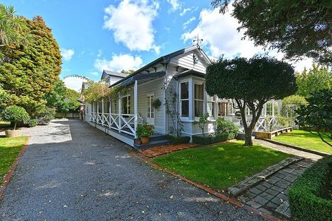 Photo of property in 2 Barton Road, Heretaunga, Upper Hutt, 5018