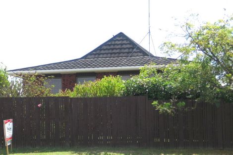 Photo of property in 2/26 Hyde Road, Rothesay Bay, Auckland, 0630