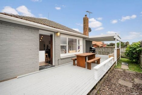 Photo of property in 22 Mellsop Avenue, Waiuku, 2123