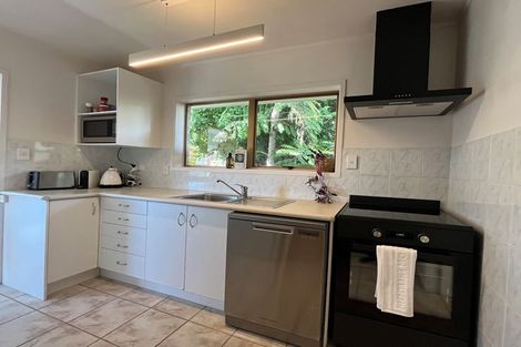 Photo of property in 2/16 Malters Place, Browns Bay, Auckland, 0630