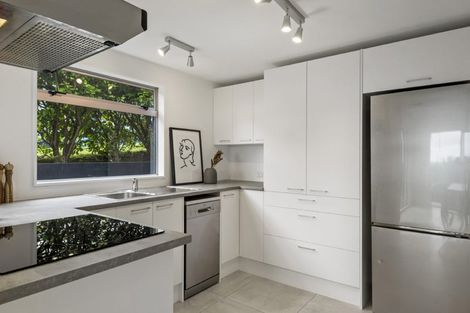 Photo of property in G 01/97 Pupuke Road, Northcote, Auckland, 0627