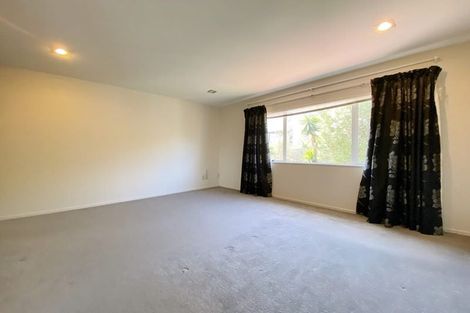 Photo of property in 11 Lakeridge Close, Northcross, Auckland, 0632
