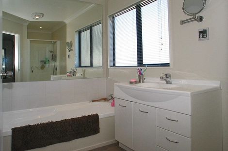 Photo of property in 24 Tarawera Road, Johnsonville, Wellington, 6037