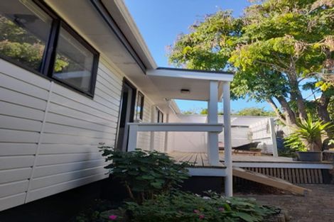 Photo of property in 2/32 Kenneth Hopper Place, Manly, Whangaparaoa, 0930