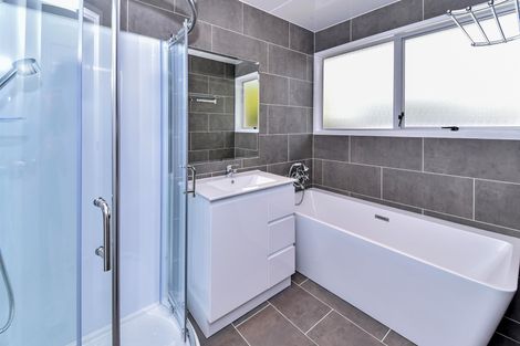 Photo of property in 24 Hyperion Drive, Randwick Park, Auckland, 2105