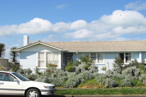 Photo of property in 4 Gibbons Crescent, Castlecliff, Wanganui, 4501