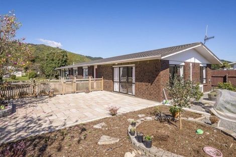 Photo of property in 4 Graham Grove, Waikanae, 5036