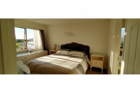 Photo of property in 11a Dawn Place, Waiuku, 2123