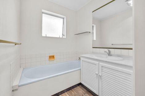 Photo of property in 3 Rika Place, Kawaha Point, Rotorua, 3010