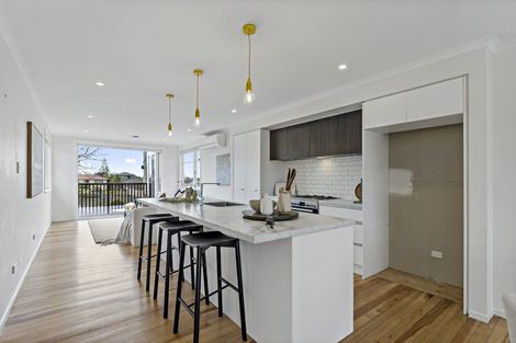 Photo of property in 45 Lynwood Road, New Lynn, Auckland, 0600