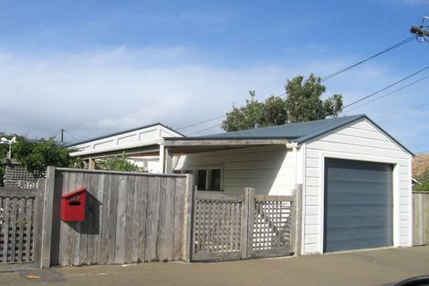 Photo of property in 59a-c Freyberg Street, Lyall Bay, Wellington, 6022