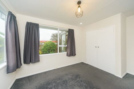 Photo of property in 28 Rhodes Drive, Kelvin Grove, Palmerston North, 4414